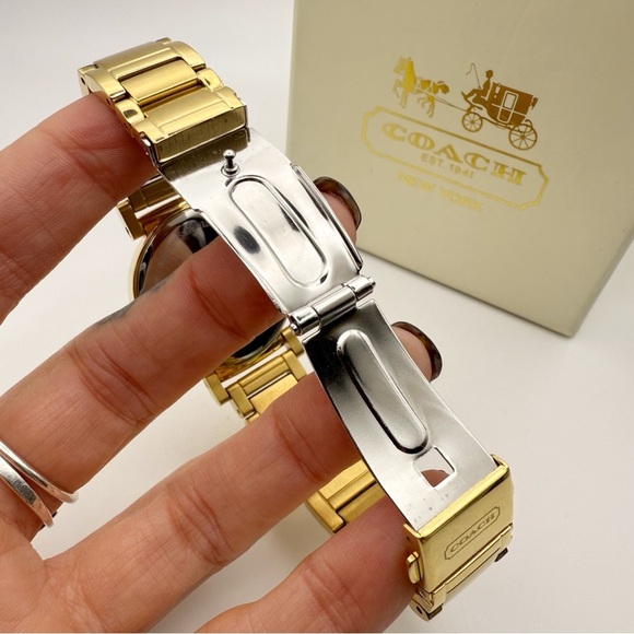 Vintage Coach Madison Authentic 2011 Gold Watch CA.72.3.34.0741 - Picture 6 of 10